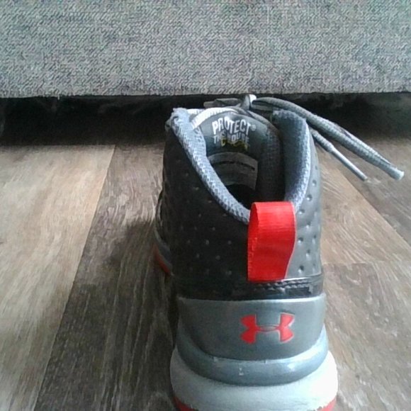 womens black and red basketball shoes